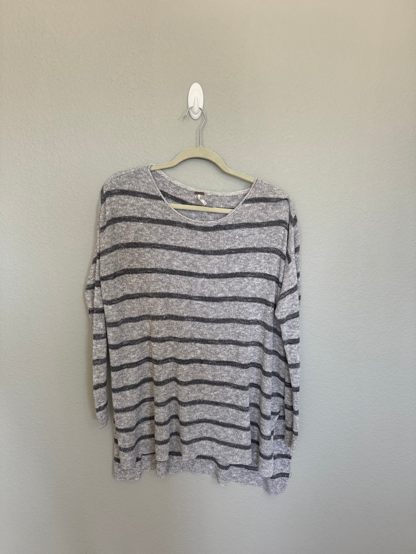 Free people XS Oversized gray striped tunic