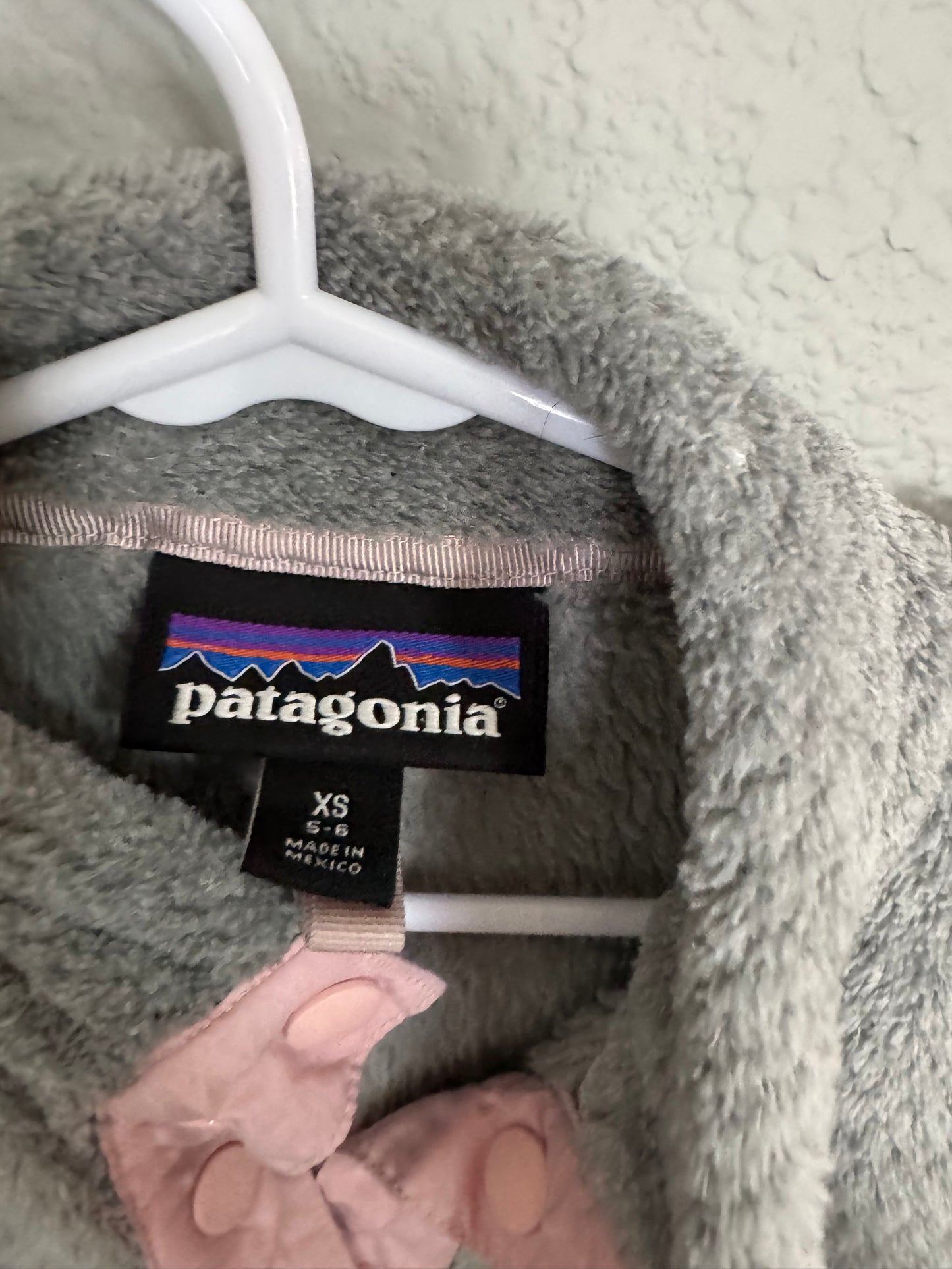 Child’s XS or 5-6y Patagonia re-tool snap T pullover