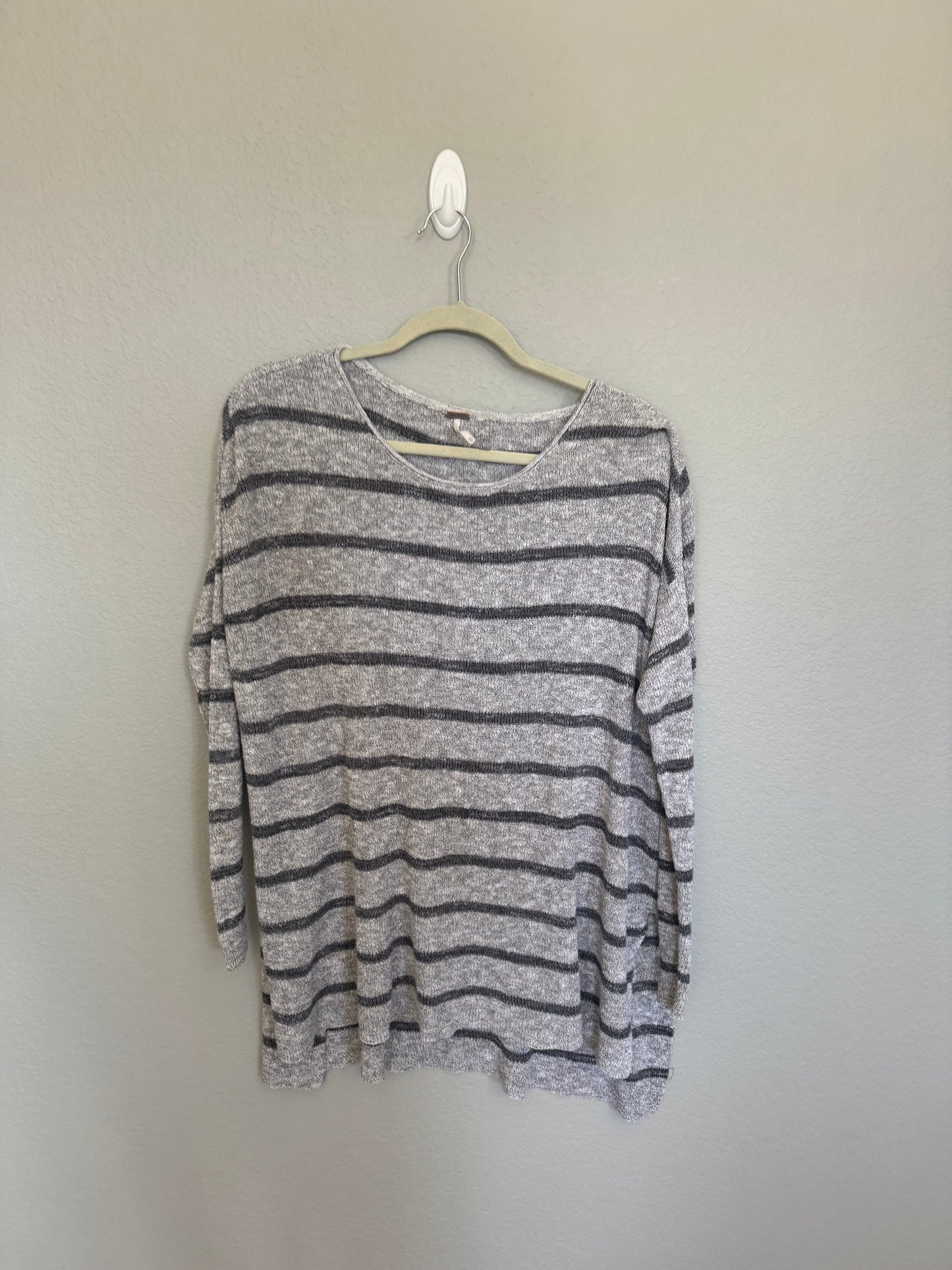 Free people XS Oversized gray striped tunic