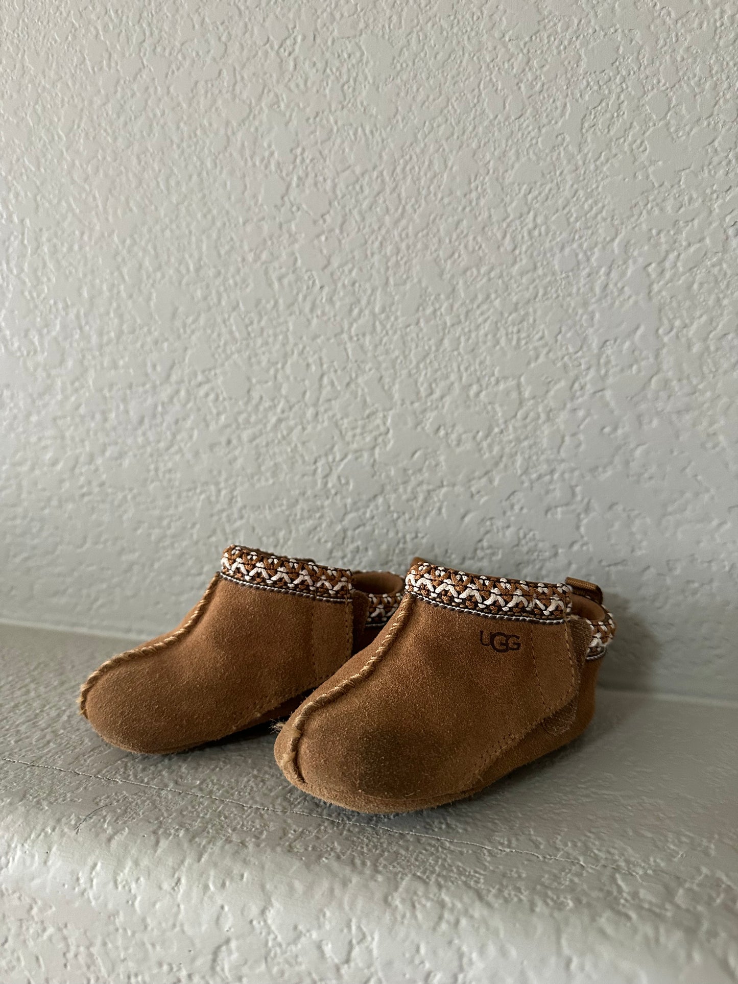 Baby Ugg Tazman Moccasins size Small