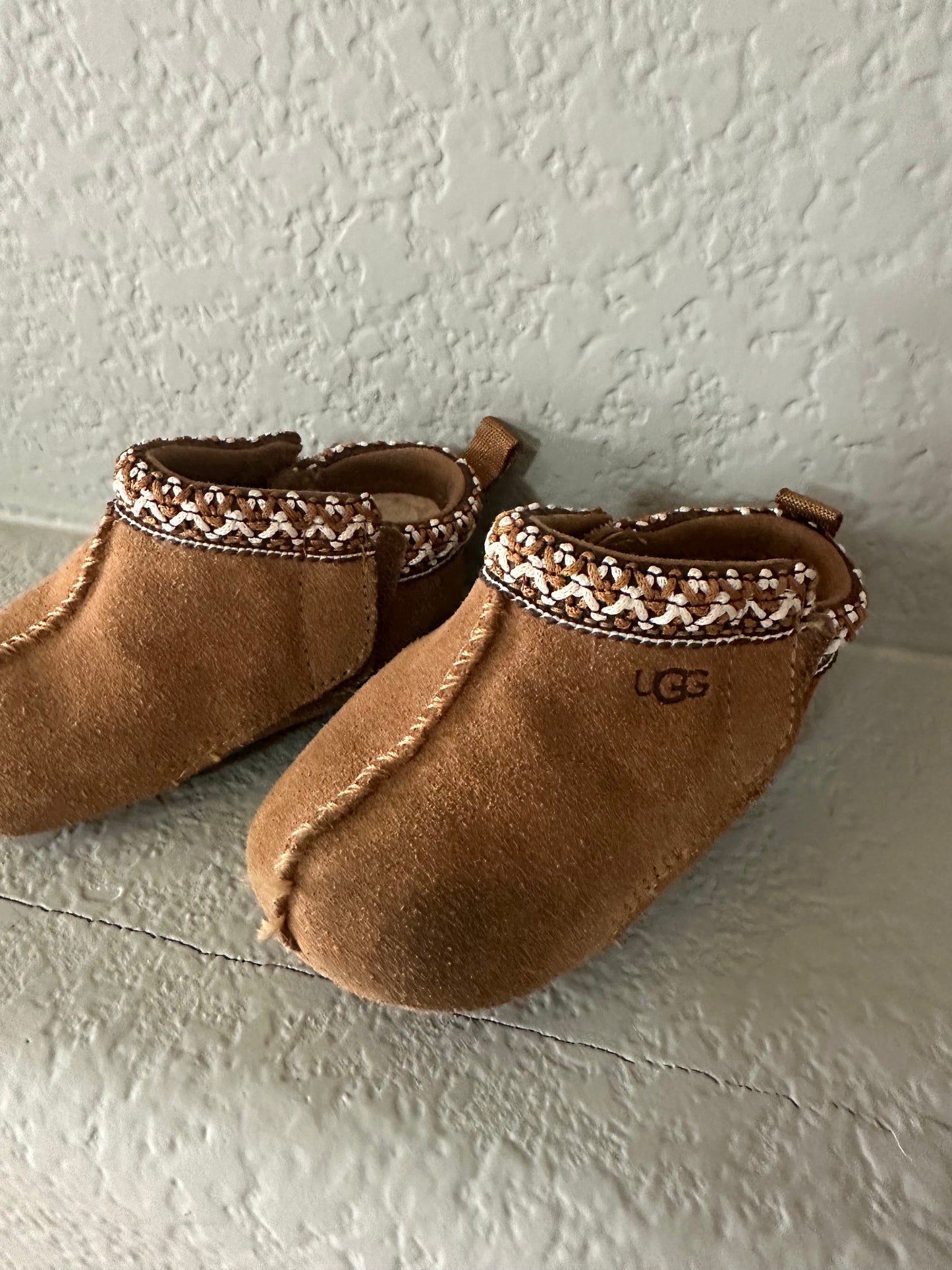 Baby Ugg Tazman Moccasins size Small