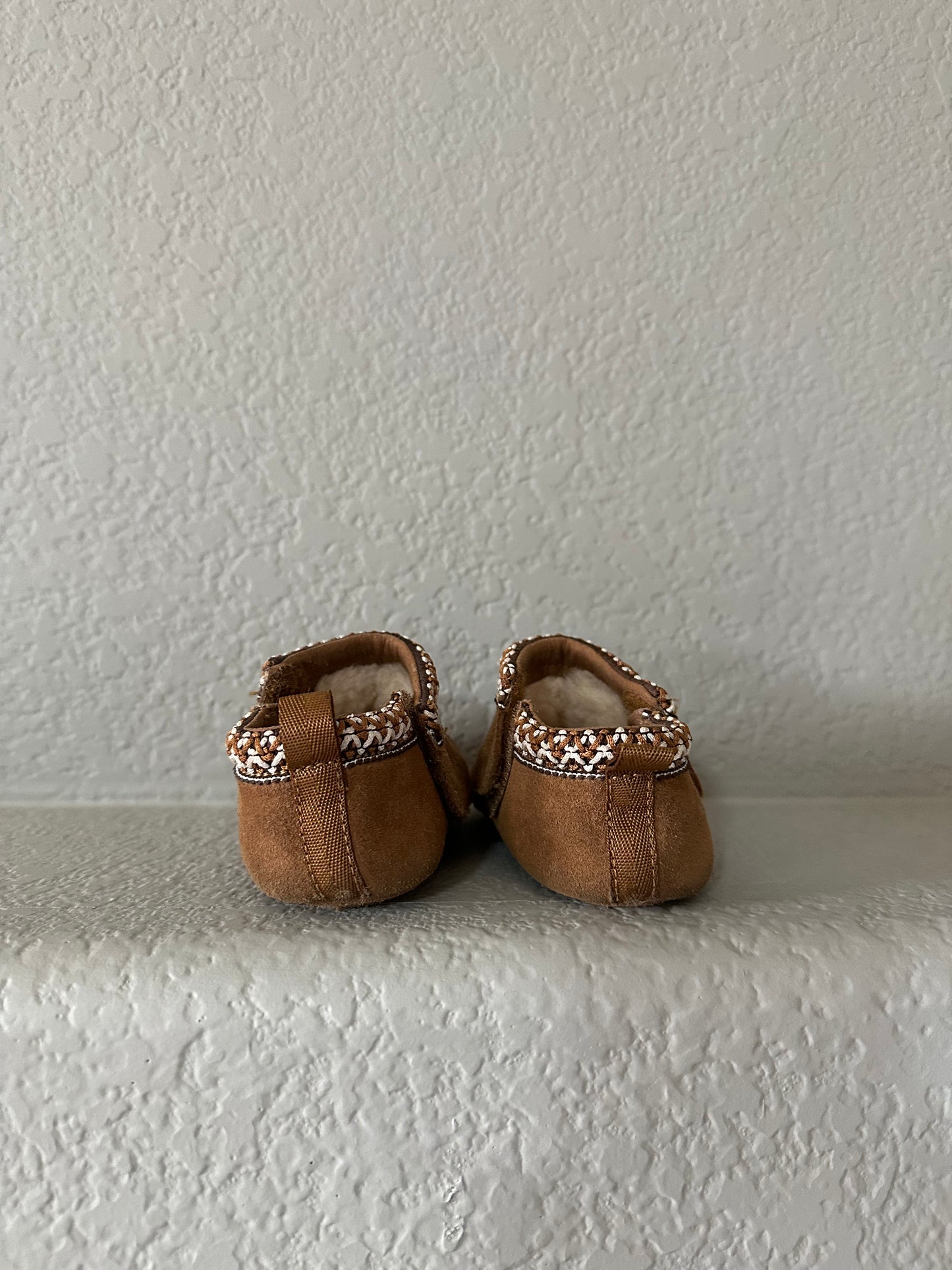 Baby Ugg Tazman Moccasins size Small